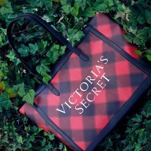 🆕 Victoria’s Secret Black & Red Plaid Tote Shoulder Bag